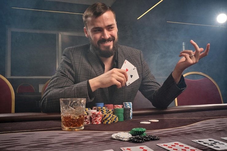 Pemain membuat keputusan call atau fold di meja Caribbean Stud Poker eurotogel.